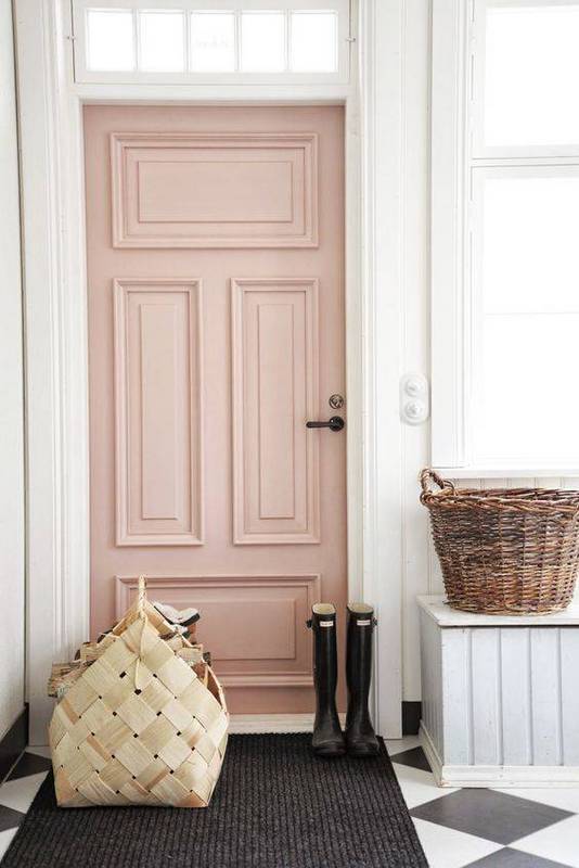 Dying over this Dusty Rose pink front door! Such a welcoming front porch! Love this whole collection of pink front doors with pretty porches, swoon!