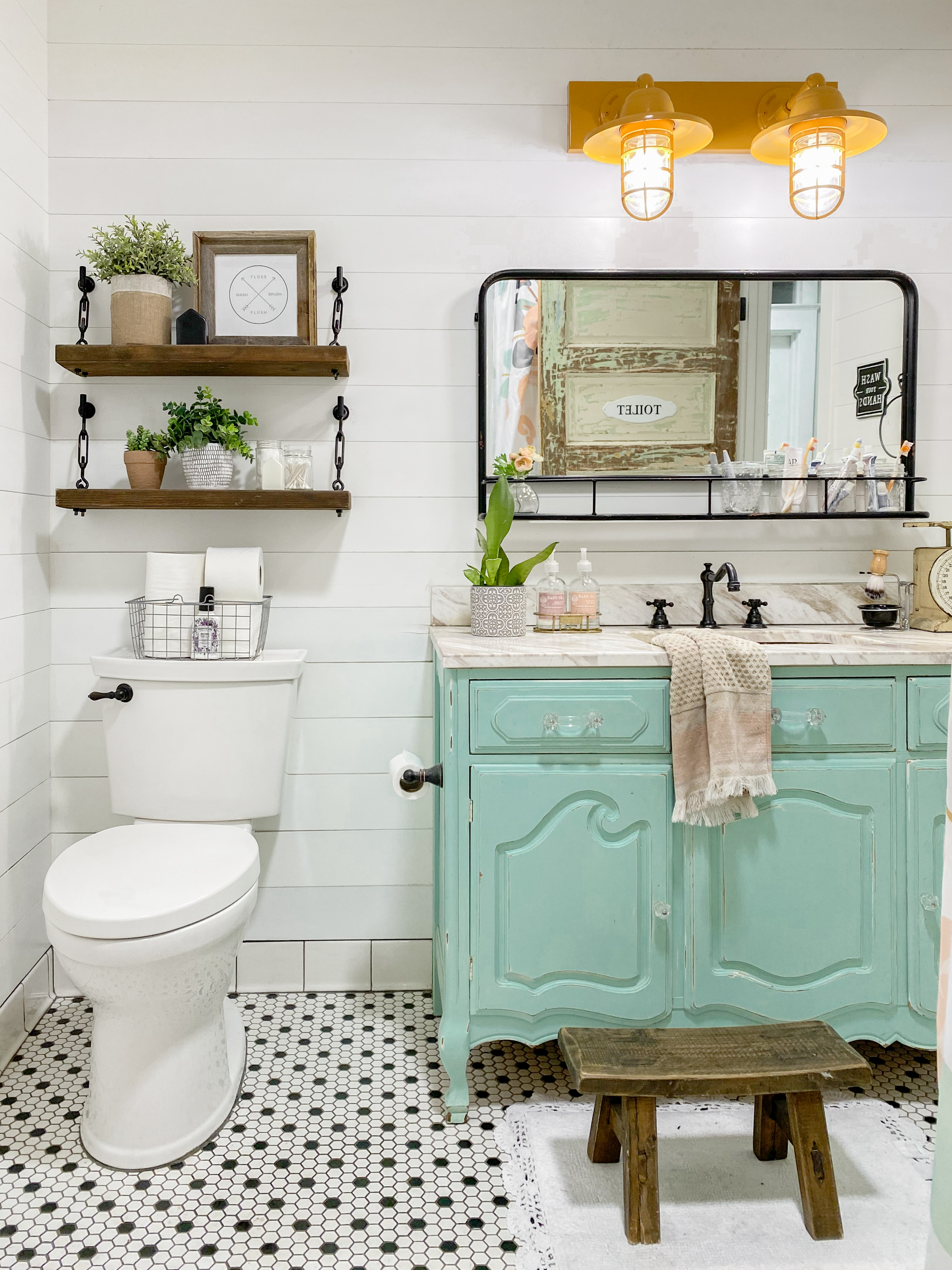 AMAZING Farmhouse Style Bathroom, so pretty and TONS of DIY's in this space! #diy #farmhousebathroom #bathroom #farmhousestyle #vintage #dressertovanity