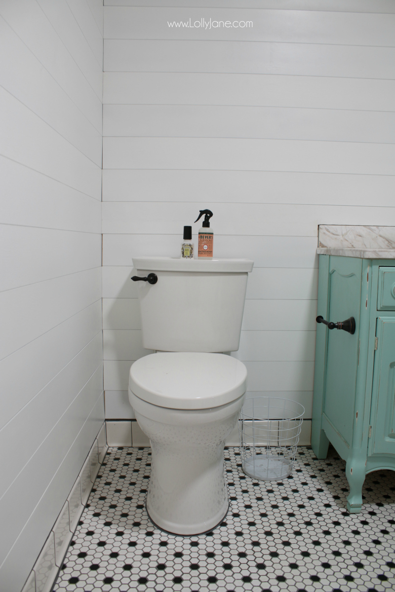 This is such an easy way to install shiplap!! Peel and stick shiplap in this farmhouse bathroom renovation tips, just peel then stick to your wall for a gorgeous, no fuss shiplap!