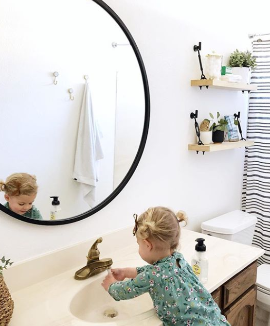 This turnbuckle shelf with raw wood looks amazing as bathroom decor! Easy to make turnbuckle shelves! #diy #homedecor #bathroomdecor #bathroomstorage #farmhouseshelf #turnbuckle #turnbuckleshelf #turnbuckleshelves