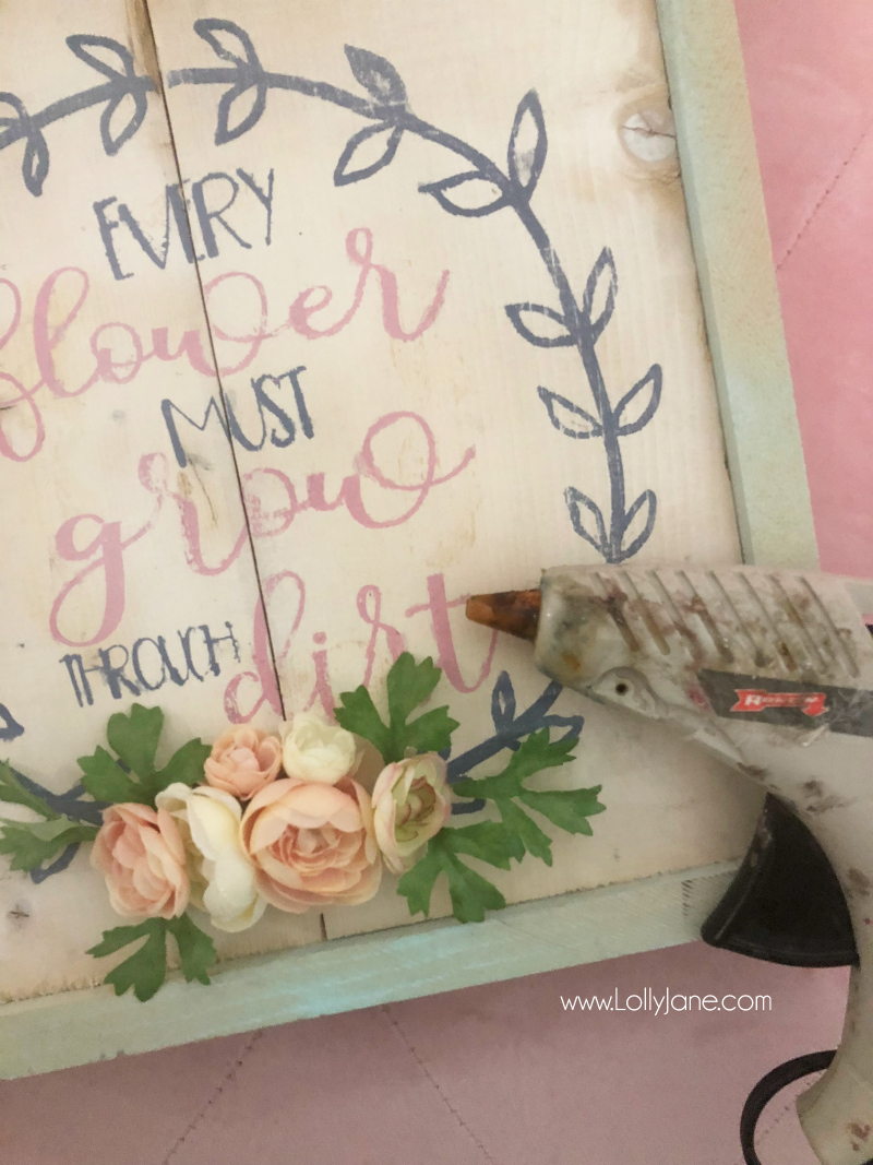 Loving this floral wood sign diy spring decor! Check out this easy to make wood sign, perfect for spring!