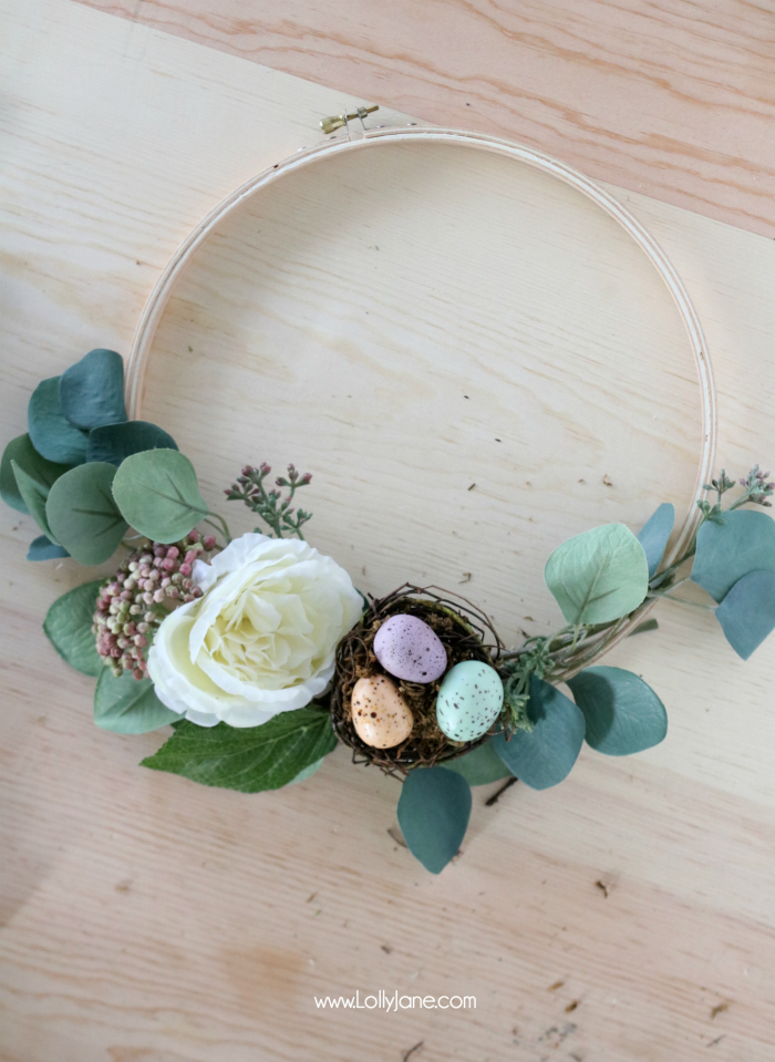 Love this gorgeous DIY Spring Embroidery Hoop Wreath, made in under 30 minutes and with beautiful faux florals... and a cute egg nest!