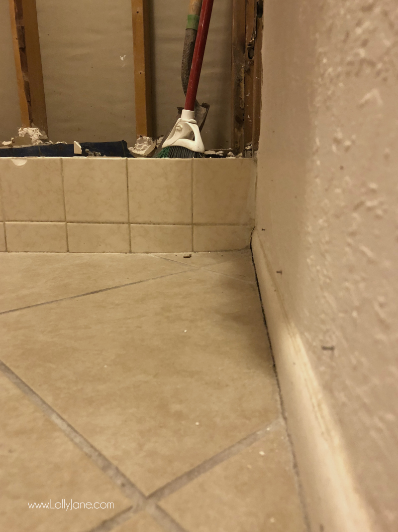 DEMO DAY! Tearing out this ugly bathroom tile to replace it with white penny tile and dark grout is going to make this modern farmhouse bathroom renovation so glam and gorgeous!