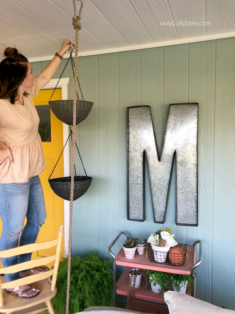 How to hang planter flower baskets to decorate your back patio. Love this porch decor using hanging flower baskets!