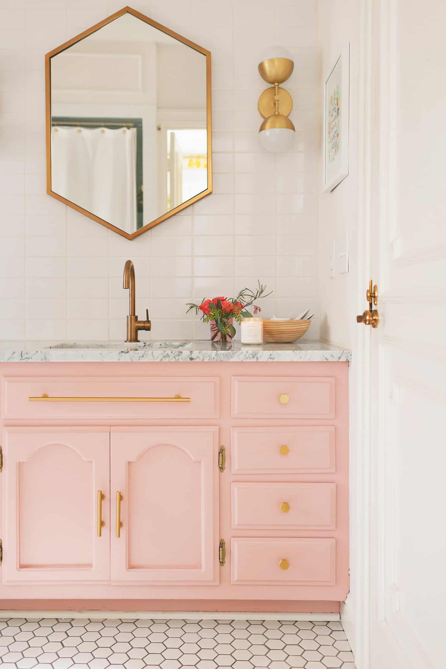 Love this modern pink vanity with white subway tile, such pretty bathroom decor ideas! Love this modern bathroom inspiration!