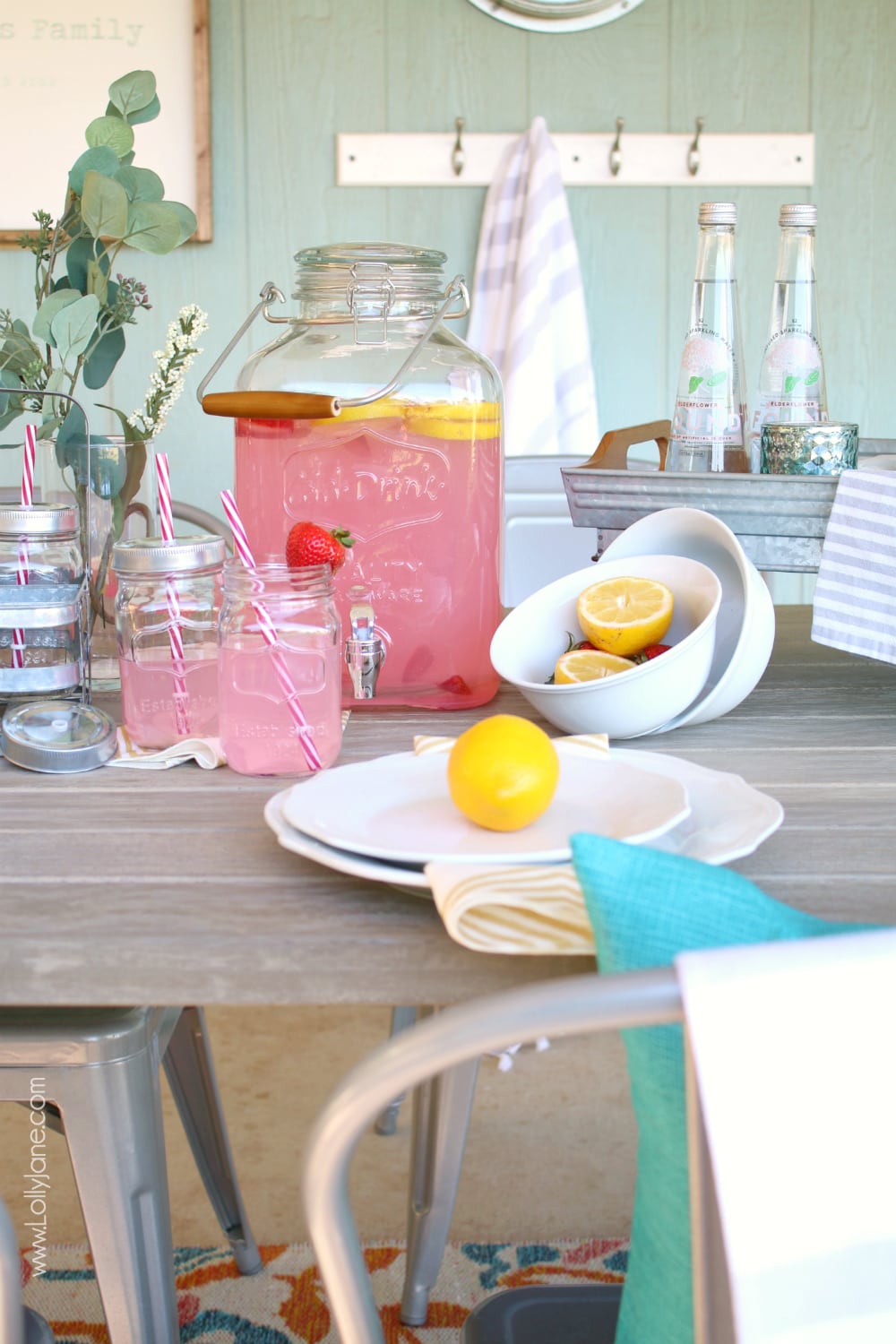 Porch Decorating Ideas for Summer - Easy Summer Entertaining tips + tricks! This setup is so simple to recreate if you have a few staple items, click through to see!