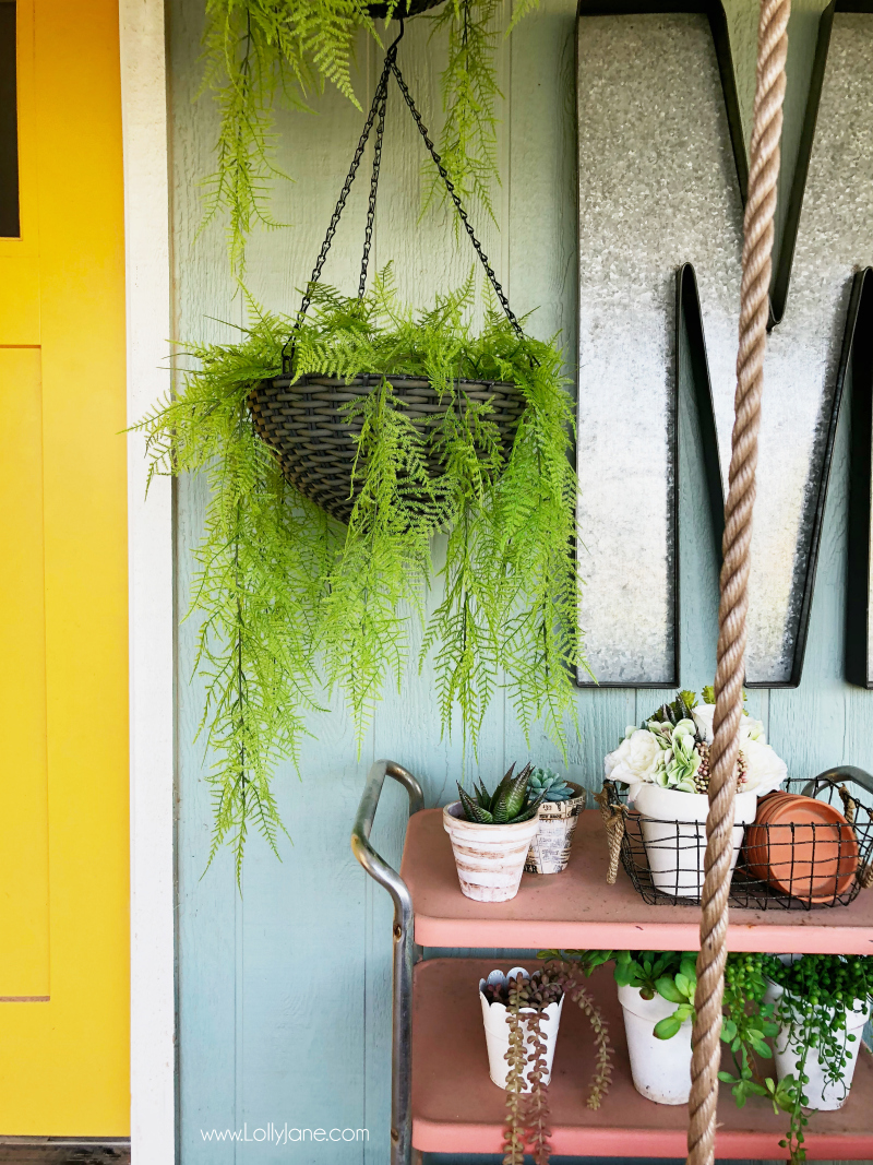 Decorating with artificial ferns, pretty outdoor decor! Love these quick tips to warm up your porch decor!