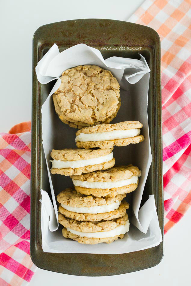 How to make oatmeal sandwich cookies, so good! Love this family favorite cookie recipe. Love these oatmeal sandwich cookies!