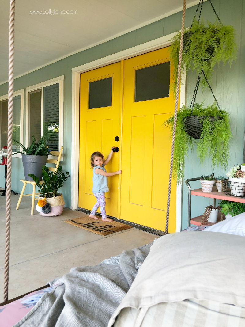 Love these outdoor plant decor ideas, these faux ferns are so pretty on this back porch! #porchdecor #outdoorspaces