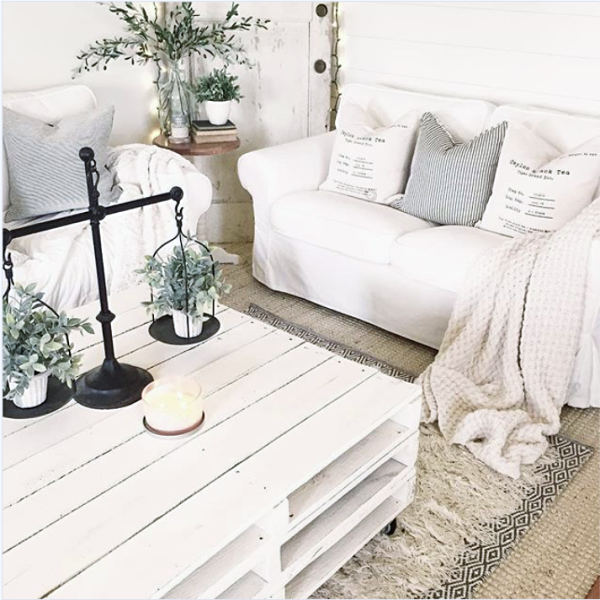 Warm up your space by layering farmhouse area rugs. Start with a jute base rug then add a patterned farmhouse rug. If you're feeling extra cozy, add a tassel farmhouse rug for added depth. #farmhousearearugs #farmhousearearug #layeringrugs #farmhouse #arearugs #howwtolayerrugs #familyroom #homedecor