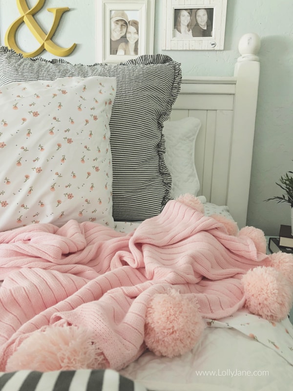 Loving these easy tips to layer a coverlet with a duvet! Crushing on this white gray pink floral striped bedding to make your master bedding feel cozy and welcoming. #masterbedding #farmhousebedding #seersuckerbedding #duvet #coverlet #howtostylebedding #homedecor