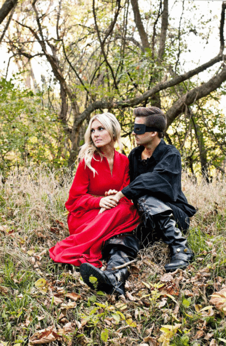 The Princess Brides has to be one of the funniest movies ever, and I am so in love with this cute couples costume!! #princessbridecouplescostume #diyhalloweencostume #halloweencostumes