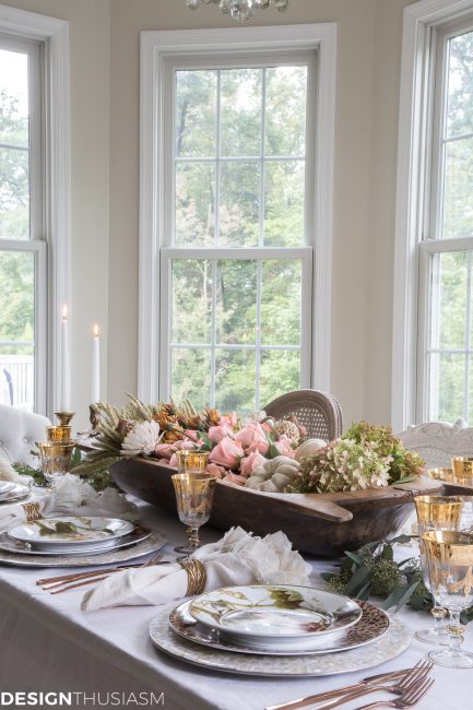 This Thanksgiving centerpiece decor with a bright and cheery room makes us want to find a dough bowl and fill it up with all the flowers STAT! Such a pretty space, we'd love to share a Thanksgiving meal surrounded by all the gorgeous fall decor! #thanksgivingdecor #thansksgivingdecorations #thanksgivingdecoridea