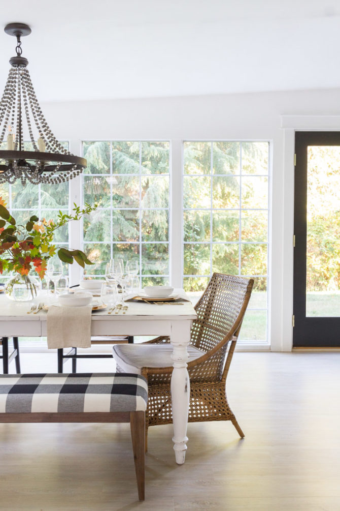 Her easy fall entertaining sets the mood for the perfect indoor Thanskgiving decor ideas. We love the white stoneware with gold rimmed glasses, so classic! Such a pretty Thanksgiving table scape! #thanksgiving #thanksgivingdecor #thanksgivingdecorations