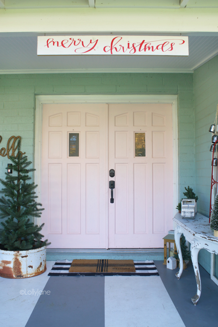 Loving these Christmas porch decorating ideas using bottle brush trees, an old truck and vintage pieces! Classic Christmas front porch decoration ideas! #christmas #christmasdecoration #outdoorchristmasdecoration