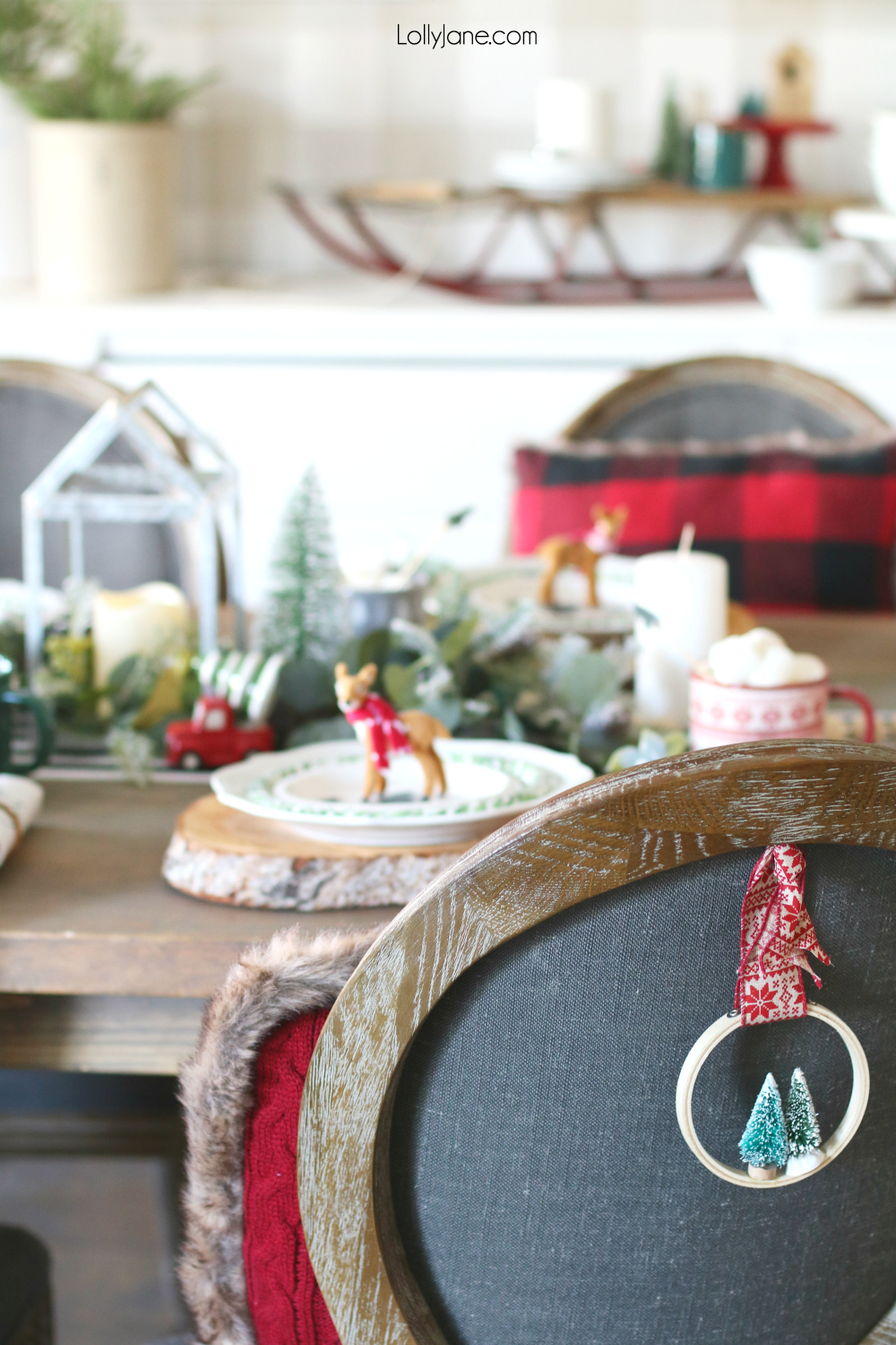 Love this Christmas tablescape with easy ideas how to create your own! #christmas #christmastablescape #christmascenterpiece #centerpiece #wintertablescape #diy