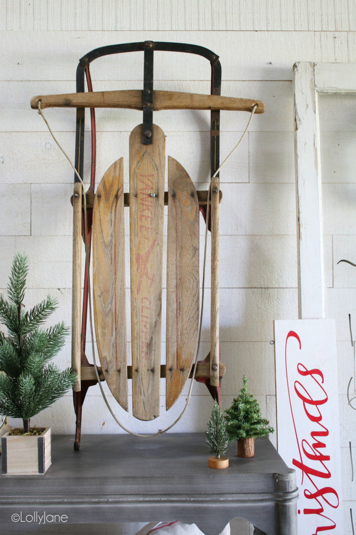 Love decorating with old sleds for Christmas is such a festive way to add cheer! Love this Christmas sled decoration, so cute! #diy #christmasdecor #christmasdecorations #christmas