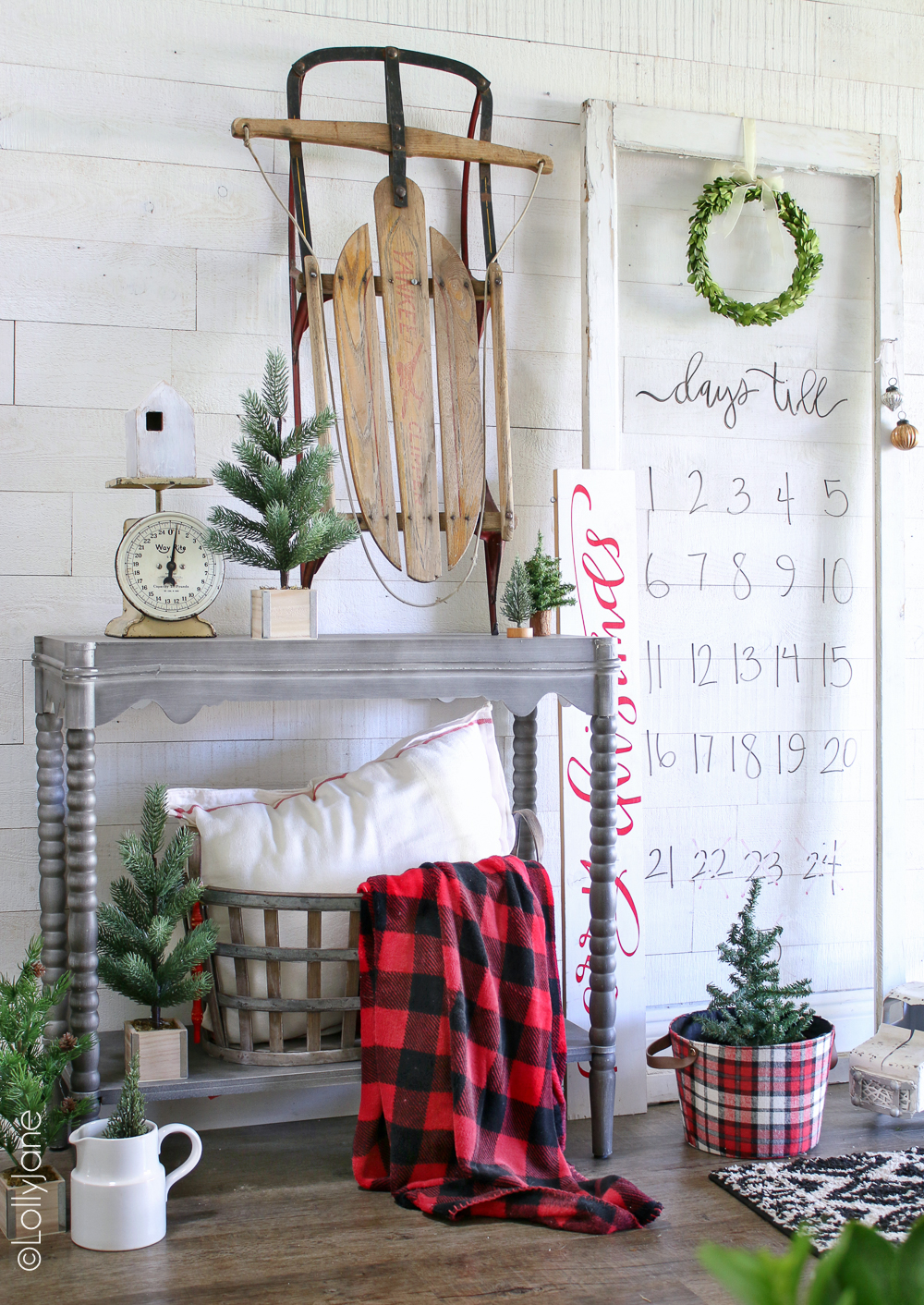 Such a fun Christmas countdown idea using an old window pane and dry erase markers! Love the boxwood wreath and old truck too! #easydecorations #christmasdecor #christmascountdown #countdowntochristmas