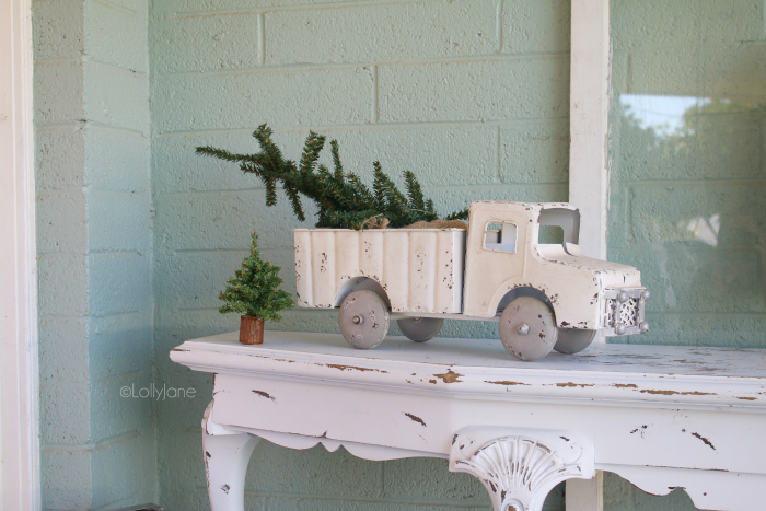 Christmas is a wonderful time for everyone, and decorating your porch can enhance that joy. Take a look at our front porch Christmas decorations along with 9 other blogger's Christmas porches! #christmasporchdecor #christmasdecorations #christmasporchdecorations #outdoorchristmasideas