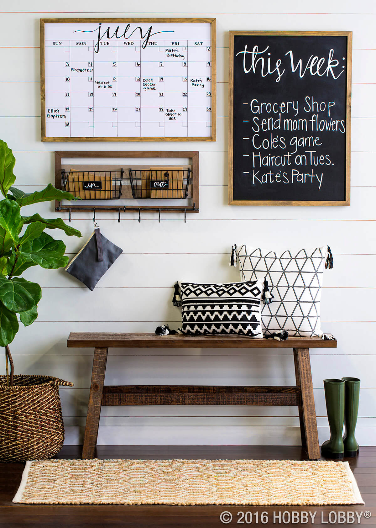 Love this farmhouse style command station, so cute and easy to put together! Get organized in style! #farmhouse #farmhousestyle #commandstation #diy #commandcenter