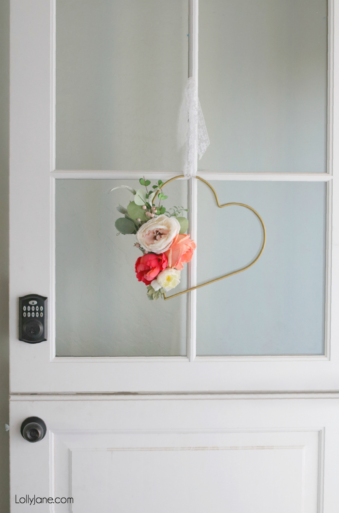 GORGEOUS Simpson Dutch Door!!! Love this easy DIY Heart Hoop Wreath paired with it! #diy #simpsondoor #wreath 