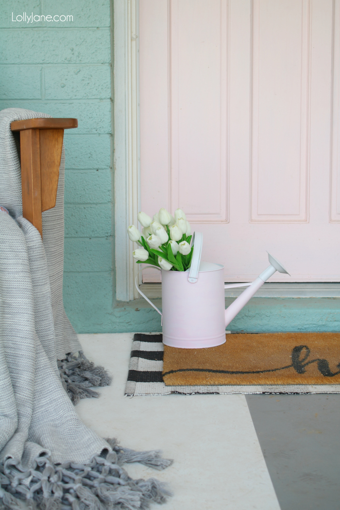 CUTE!! Spruce up a watering can with a bit of paint and these EASY tips! Add some fresh or faux florals for INSTANT spring ambiance! #homedecor #topspringideas #freshspringideas #springhomedecor