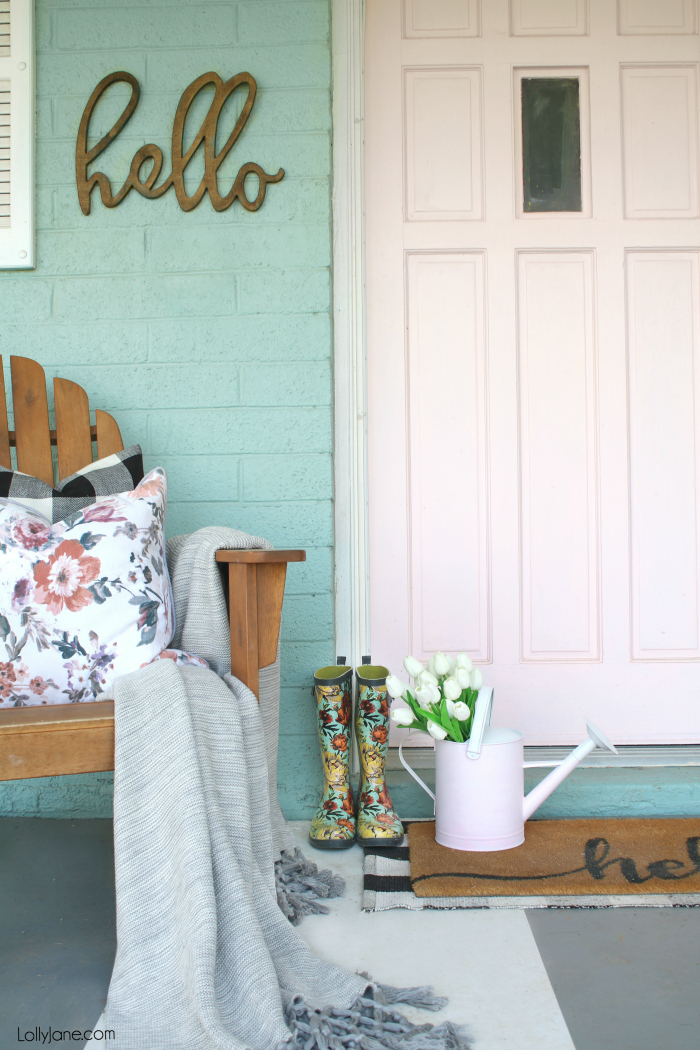 SO PRETTY! Instantly add some SPRING ambience with this quick (an easy!) painted watering can makeover. Add some fresh or faux florals and voila: spring has sprung! #homedecor #topspringideas #freshspringideas #springhomedecor