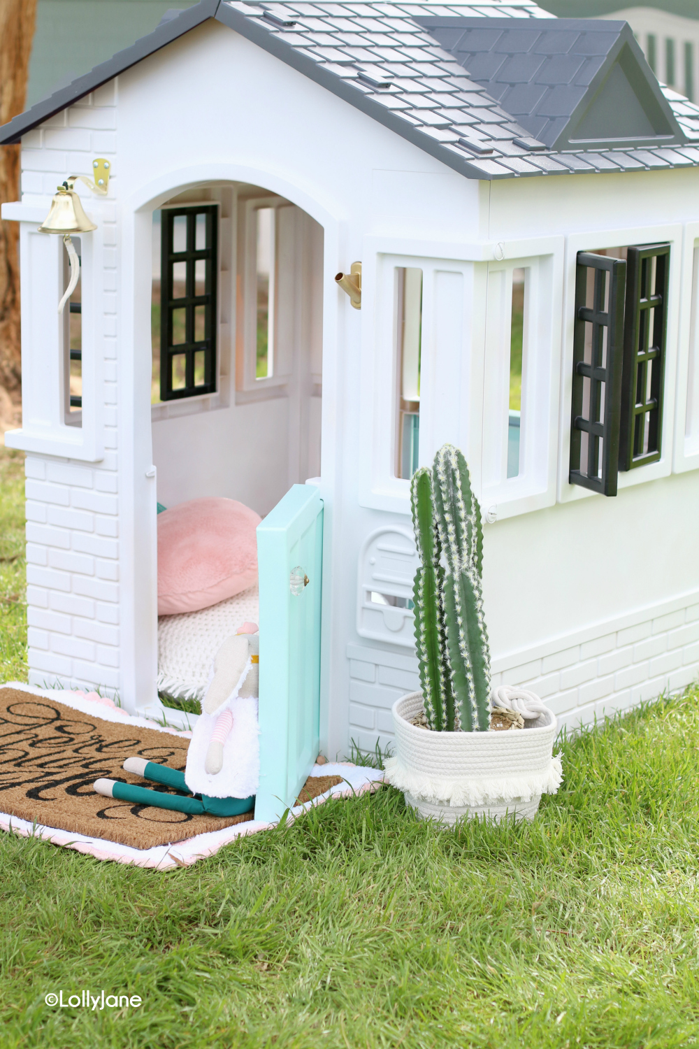 plastic playhouse with kitchen