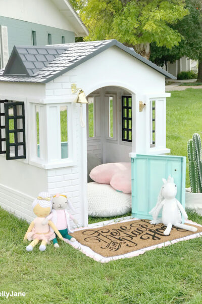 DIY Little Tikes Playhouse Makeover! Dying over this cute cottage playhouse, you HAVE to see the BEFORE!! Such an easy makeover you can do in one afternoon! #diy #littletikesplayhouse