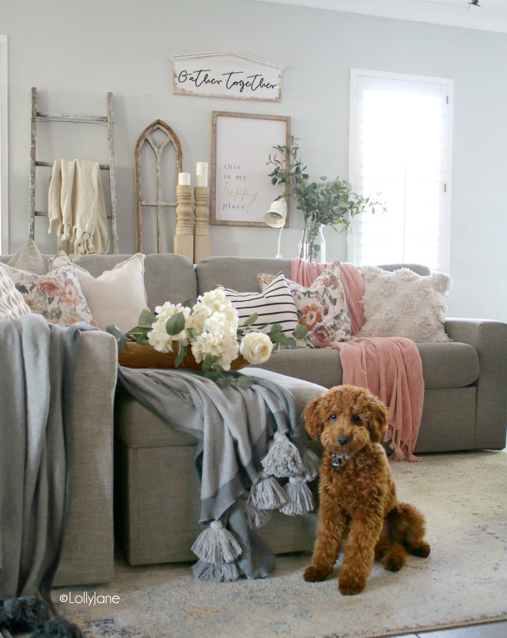 Love this cozy modern farmhouse, so easy to decorate with budget friendly items! #modernfarmhouse #cozy #familyroom