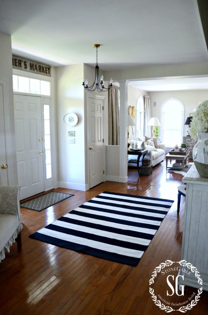 Loving this black and white striped modern farmhouse rug. Add a punch of modern flair to your everyday decor with a fun rug! Check out more rug recommendations, too! #rugideas #modernrug #farmhouserug #rugdecor #farmhousedecor