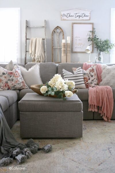 Love this cozy modern farmhouse, so easy to decorate with budget friendly items! #modernfarmhouse #cozy #familyroom