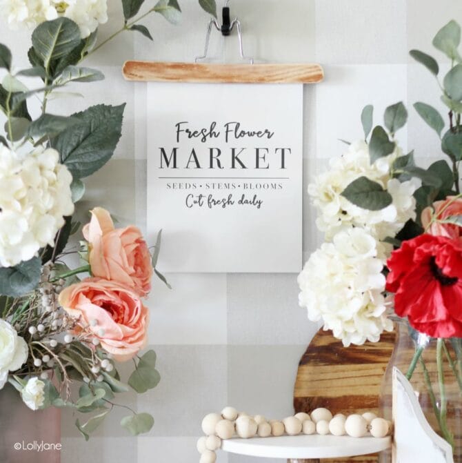 Free Printable Art "Fresh Flower Market" | Perfect to print + display for a spring or summer vignette! #freeprintable #printableart