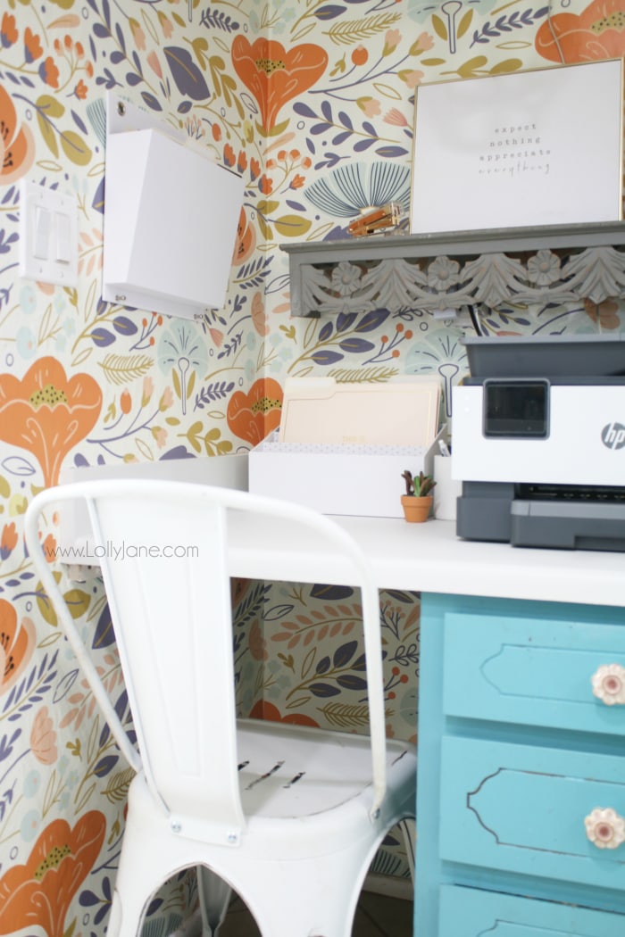 How to create a girl boss small home office, turn a boring beige space into the office of your dreams! This home office is fun, bright and super organized. #trendyoffice #officedecor #girlboss #officewallpaper