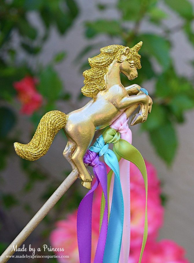 DIY Unicorn Wand! Cute and easy kids craft idea! #diy #kidscraft #unicorndiy #unicorn #unicorntheme #unicorncraft