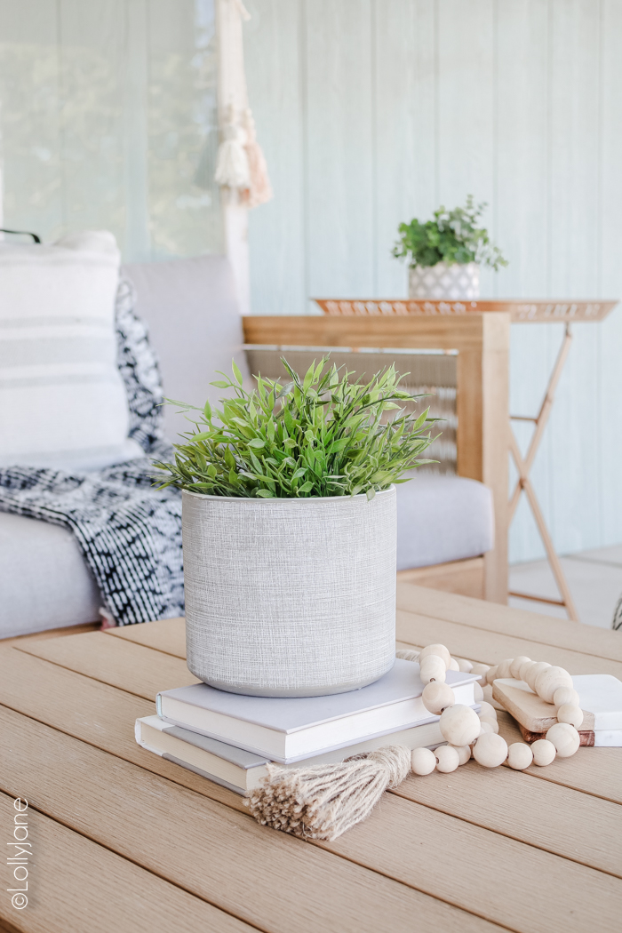 Cutest planter to pull together a fresh inviting space to cozy in on summer nights. Love this coastal farmhouse patio! #farmhousestyle #coastalstyle #patio #porchstyle #porch