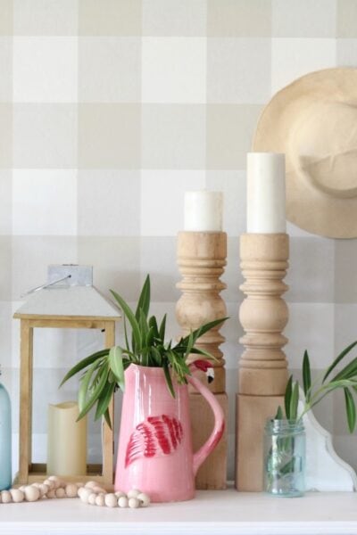 Tips for how to decorate a simple summer mantel! #summer #summermantel #summerdecor