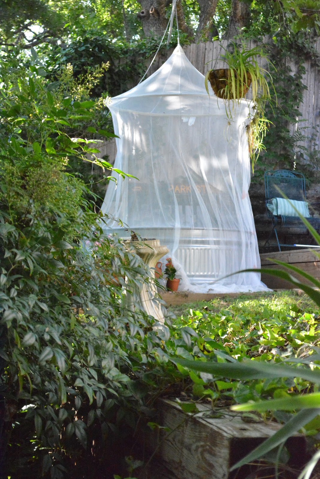 Love this addition of a mosquito netting over a stock tank pool to keep the bugs out. It adds a soft cozy feel to it plus it's functional, win-win! #mesquitonetting #stocktank #stocktankpool #tankpool #stockpool #stockpooldiy #stockpoolideas