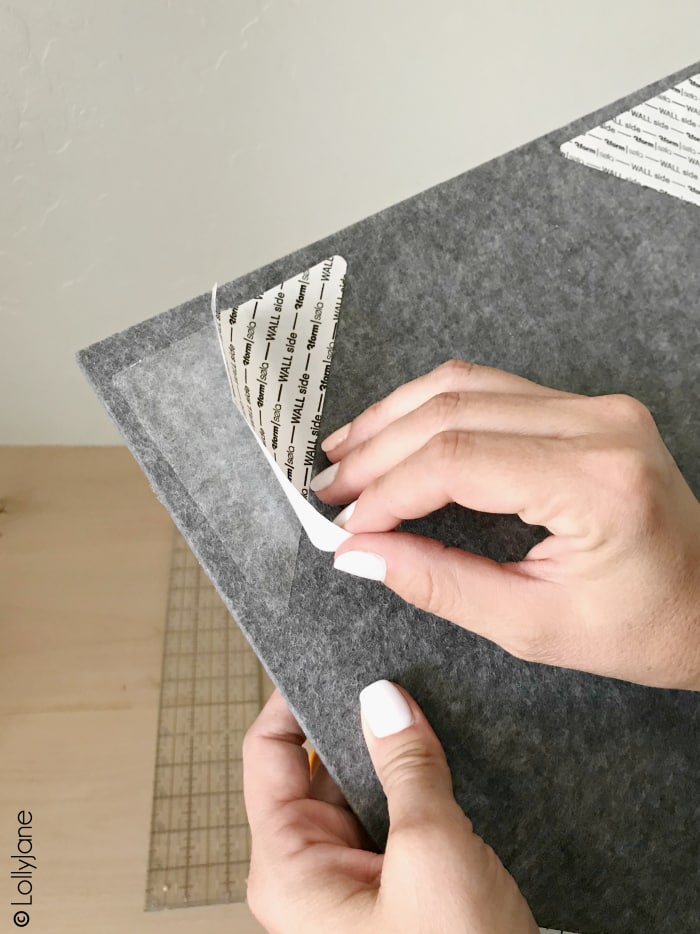 Love these felt tiles that created a modern farmhouse bulletin board in MINUTES, wow! 