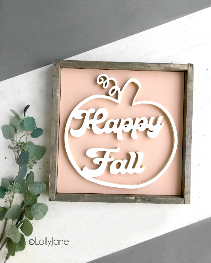 Love this CUTE and easy-to-make fall sign, handmade and perfect to welcome autumn! #diy #handmade #sign #falldecor 