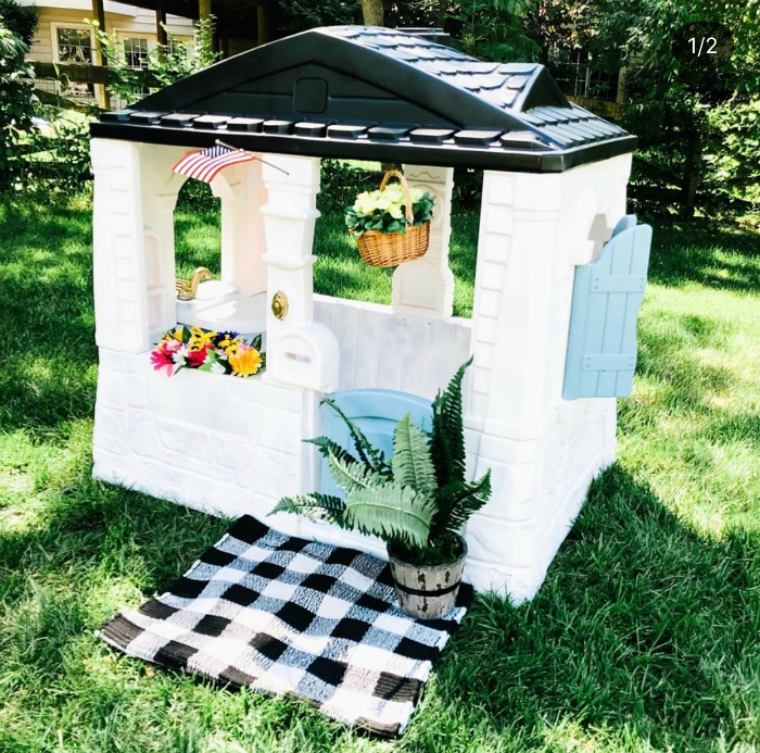 Wow, this is the cutest way to add flowers into this playhouse!! #floral #diyplayhouse #diywoodenplayhouse