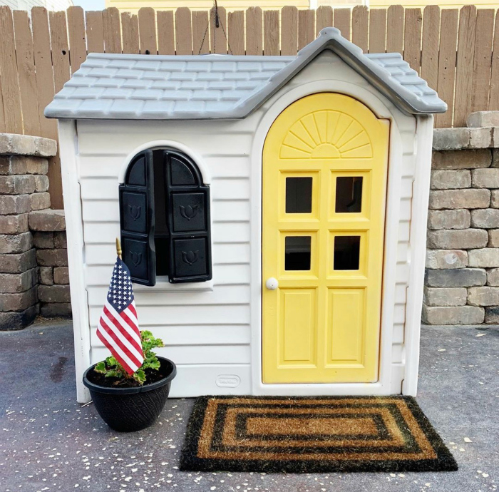 Look at this pop of color on this remodeled playhouse!! #yellowdoorplayhouse #cedarplayhouseremodel #playhouseremodel #diy #diyremodeledplayhouse