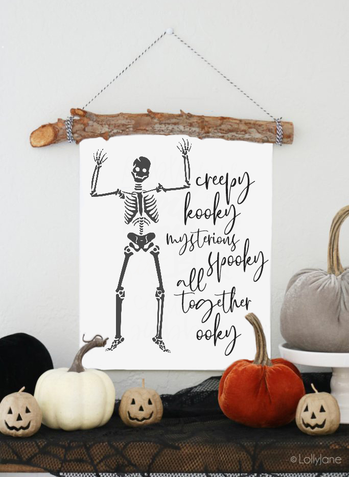 Love the Addams family? Snag this FREE Halloween printable, love it! #halloween #freeprintable #printableart #halloweendecorations