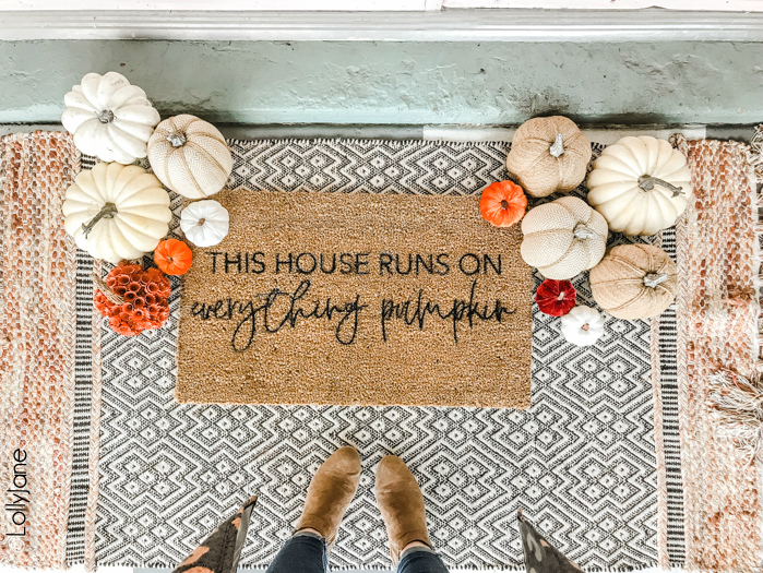 Love the trendy fall rugs? Make your own with a little paint + a stencil, so cute!! #diyfallwreath #fallwreath #diy #falldecorations #diyrug #fallrug