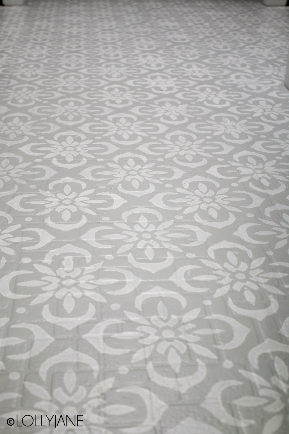 Gorgeous stenciled floor on 40-year old LINOLEUM floor! Easiest ever tutorial and step-by-step directions to paint your own floors! #paintedfloors #diy #stenciledfloors 