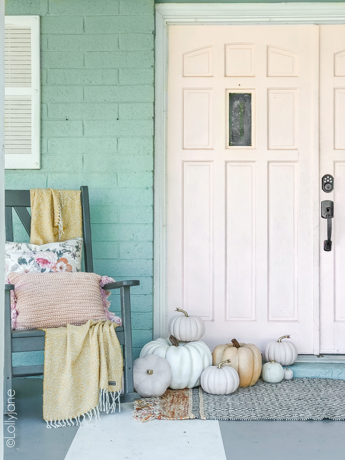 Cozy fall porch with pops of PINK! #fall #fallporch #falldecorations