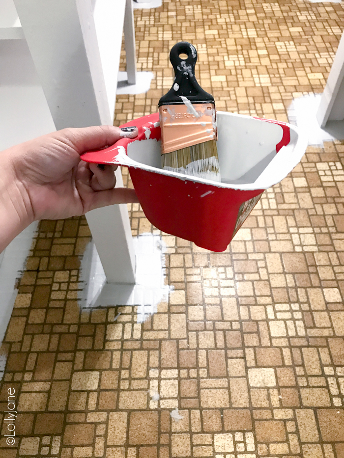 Learn how to PAINT YOUR FLOORS the professional way. This pantry makeover is STUNNING!! #pantrymakeover #paintedfloors