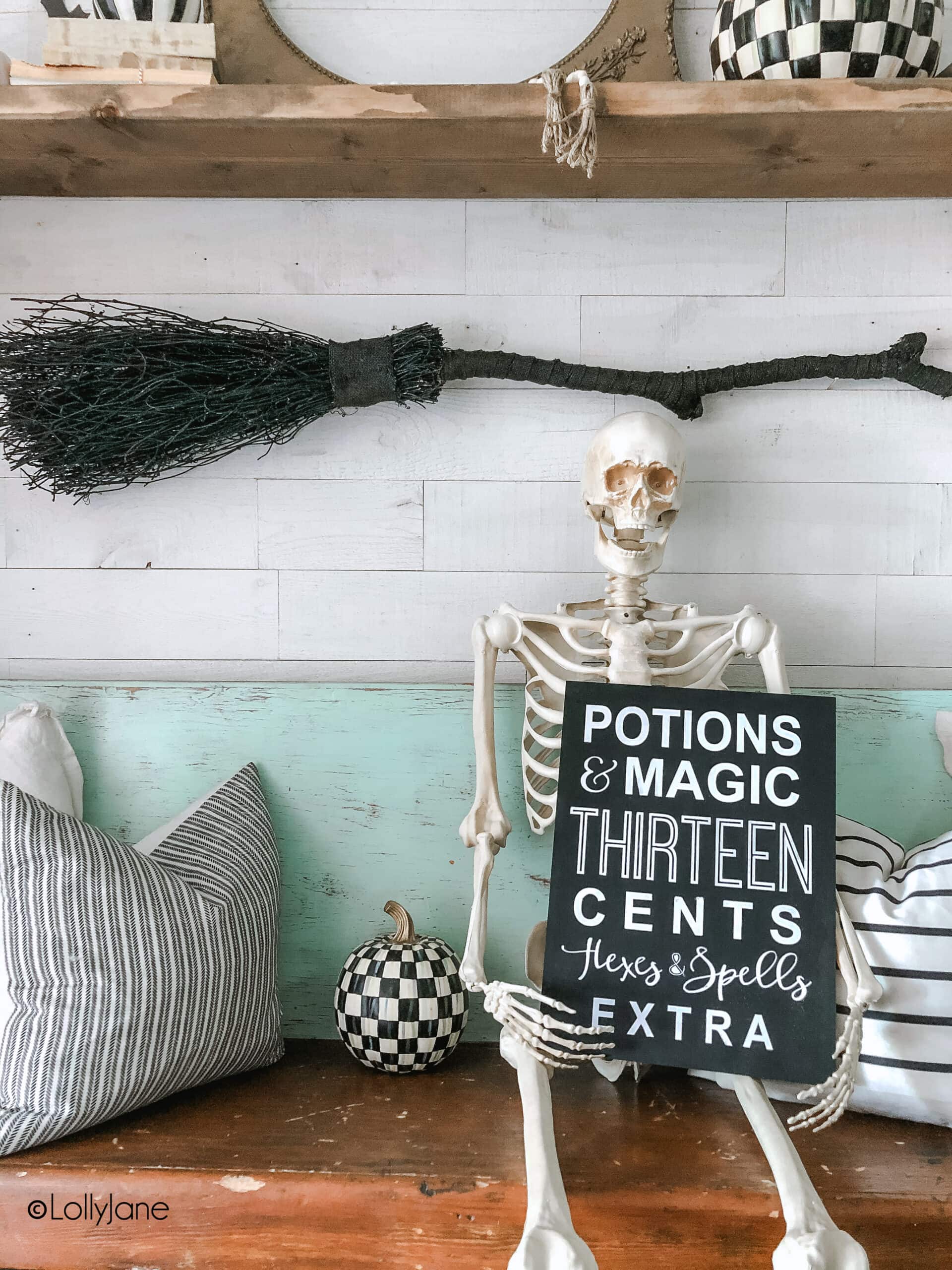Potions Halloween Sign (with FREE cut file!)