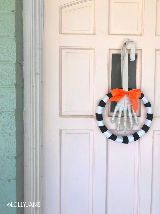 Easy-to-make Halloween Wreath... a lot of these supplies are from the dollar store! SO cute! #diy #hallweenwreath #holidaywreath #halloweendecor #halloweendecorations