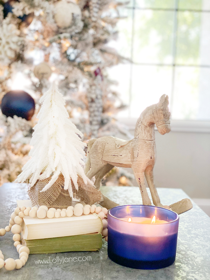 Looking to style your farmhouse Christmas living room coffee table decor? We've got you covered for a cozy farmhouse Christmas to bring you holiday cheer! #farmhousechristmas #cozychristmastips #farmhousestylechristmas #christmaslivingroomdecor